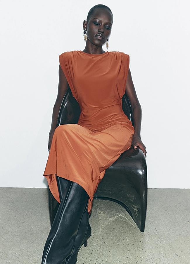 Imagen - Vestido midi fruncido con hombreras