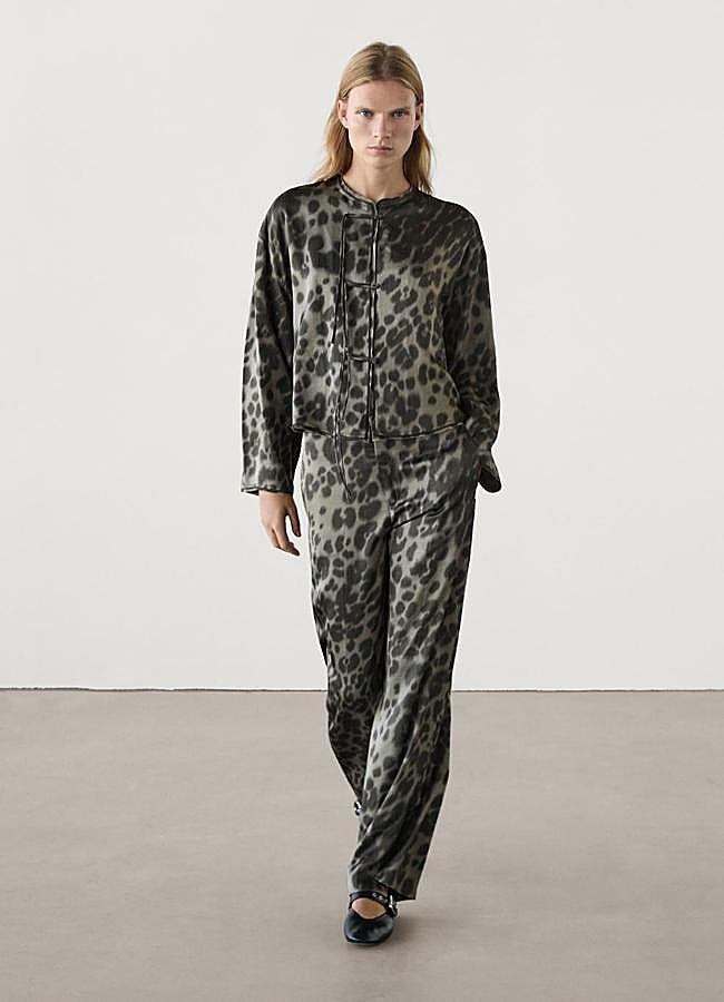 Imagen - Conjunto estampado de Massimo Dutti, pantalón 69,95 euros y camisa 59,95 euros.