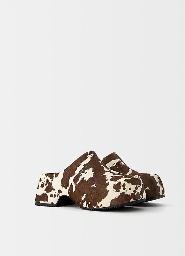 Imagen - Zapatos tipo zuecos con cow print