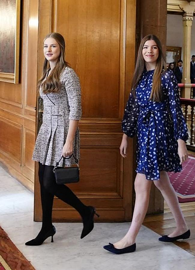 Imagen - La princesa Leonor y la infanta Sofía han elegido vestidos mini. / LIMITED PICTURES