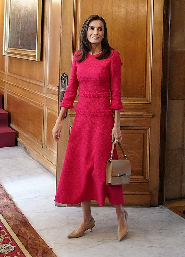 Imagen - La reina Letizia con unos kitten heels y un bolso de mano en color nude, Foto: Limited Pictures.
