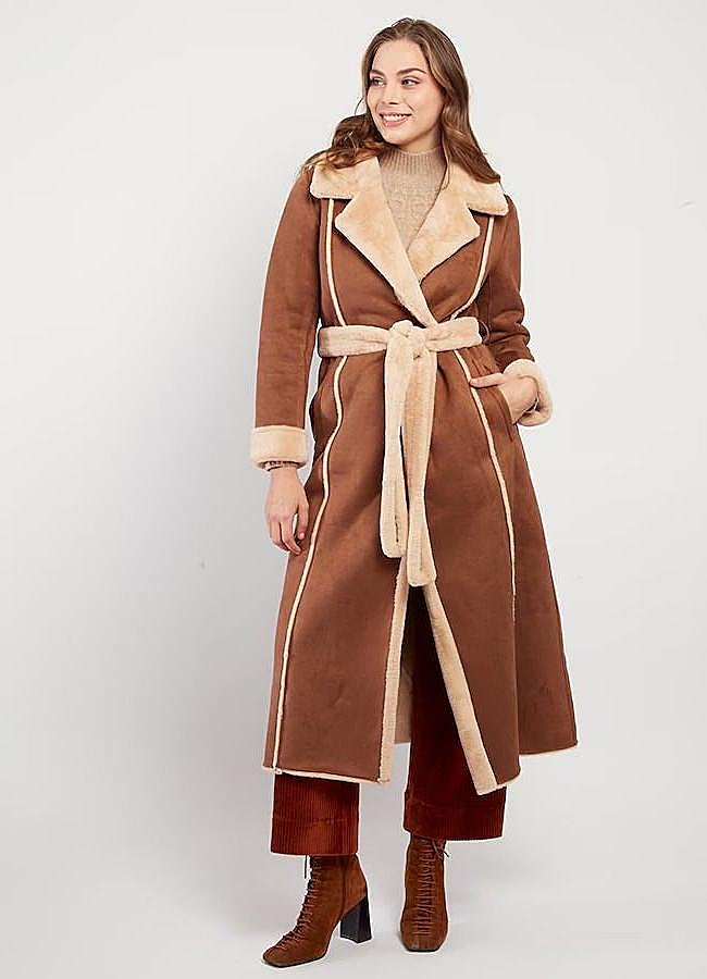 Imagen - Abrigo de forro de pelo con cinturón