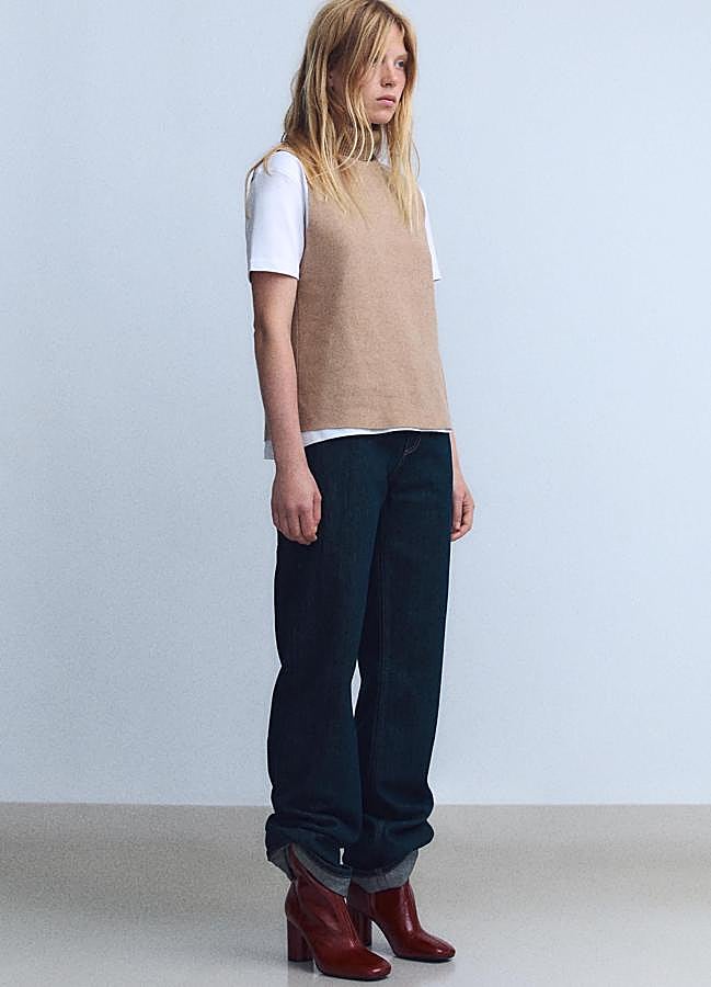 Imagen - Botas en color burdeos, de Zara.