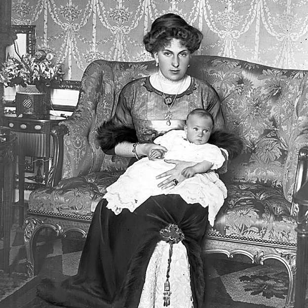 «Se sintió odiada en España»: hablamos con Pilar Eyre sobre la desdichada vida de la reina Victoria Eugenia de Battenberg