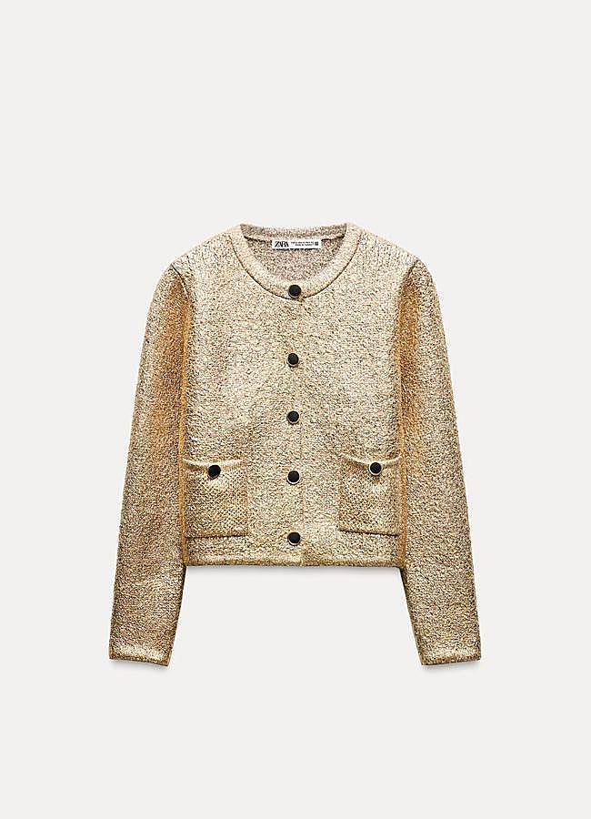 Imagen - Chaqueta de punto en dorado de Zara.