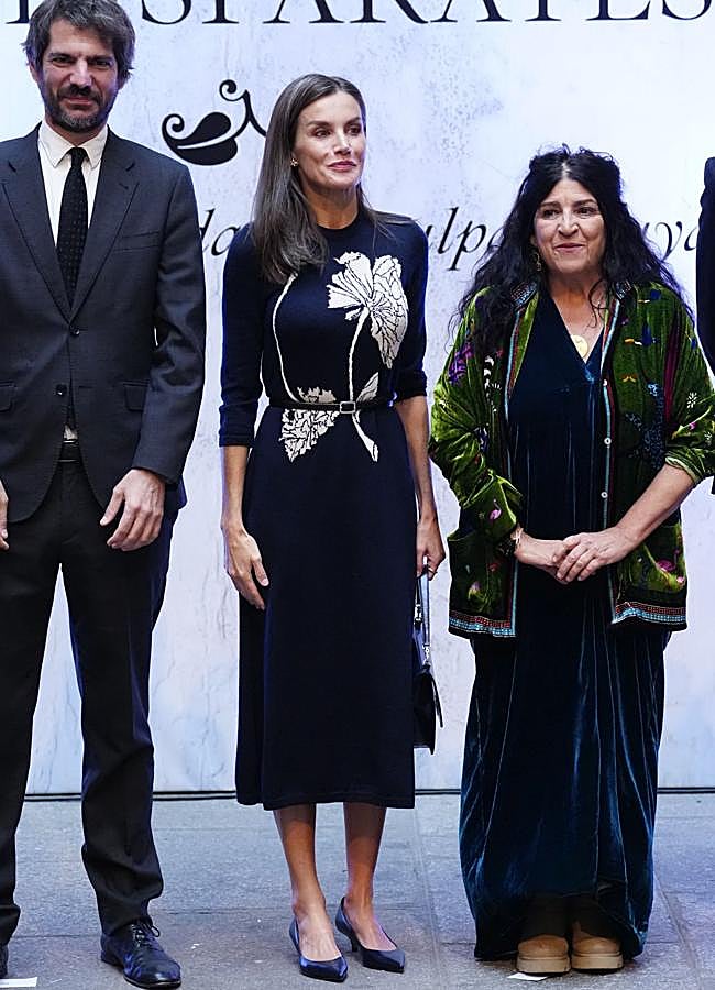 Imagen - La reina Letizia ha lucido un vestido midi con zapatos destalonados. / LIMITED PICTURES