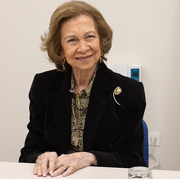 La reina Sofía, en una reunión de trabajo. 