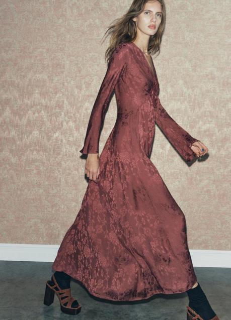Imagen - Vestido burdeos de Zara (69,99 euros)
