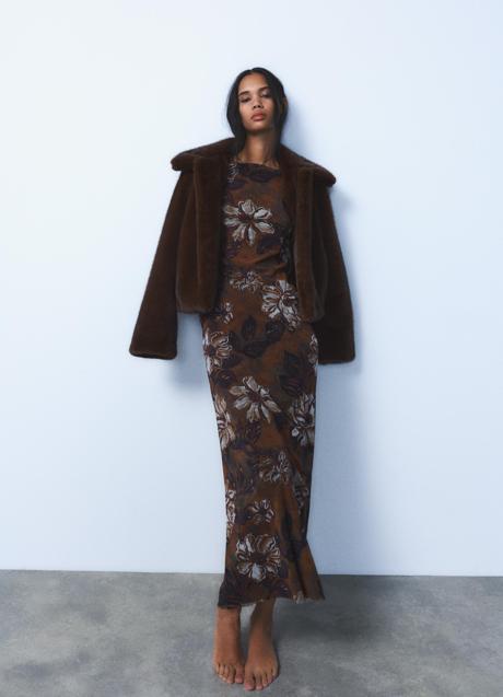 Imagen - Vestido midi de Zara (25,99 euros)
