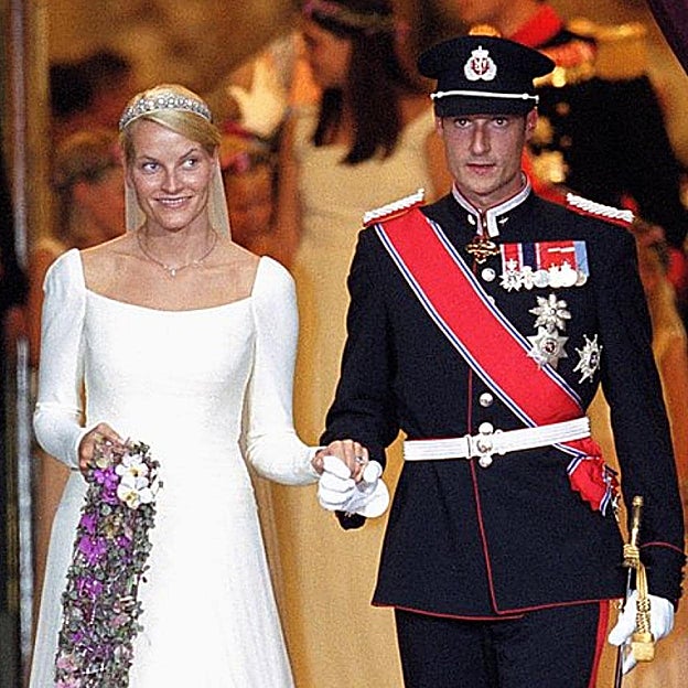 Haakon de Noruega y Mette-Marit el día de su boda. 