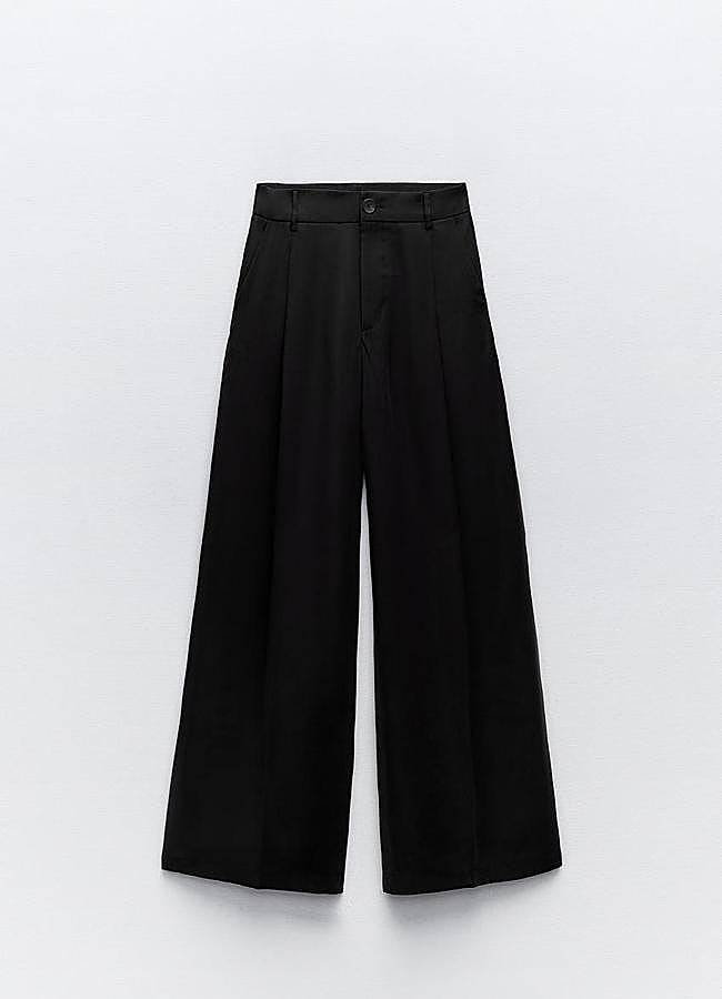 Imagen - Pantalones de pinzas en negro de Zara.