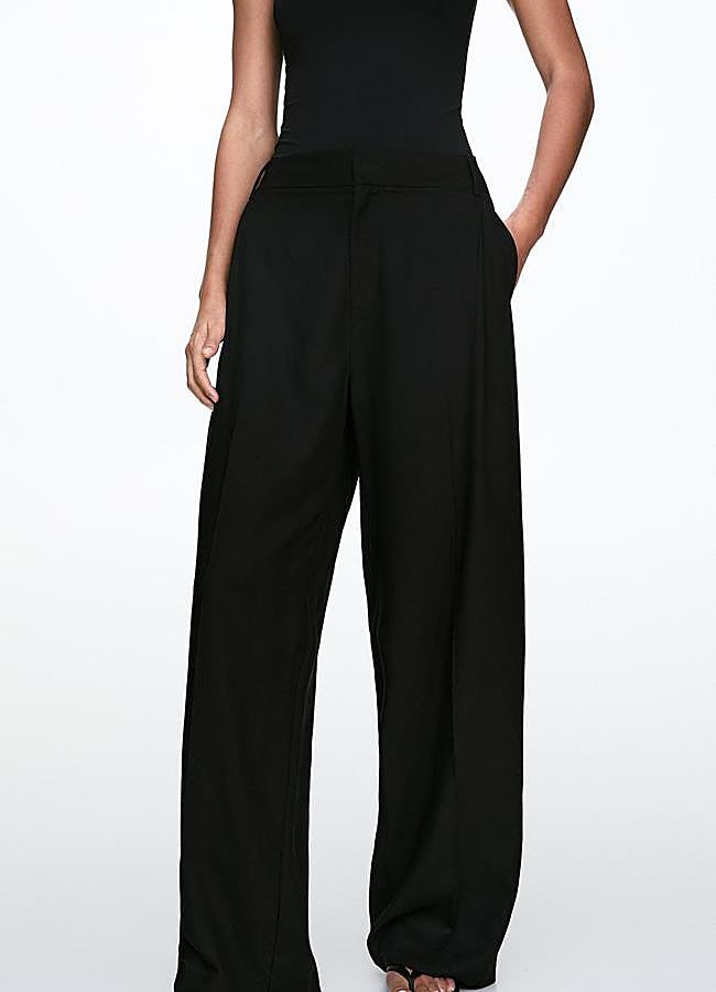 Imagen - Pantalón de pinzas en negro de Pull & Bear.