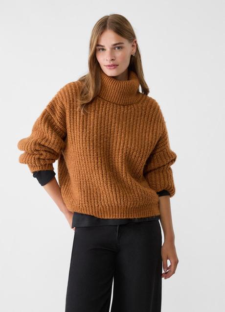 Imagen - Jersey de cuello alto de Stradivarius (29,99 euros)