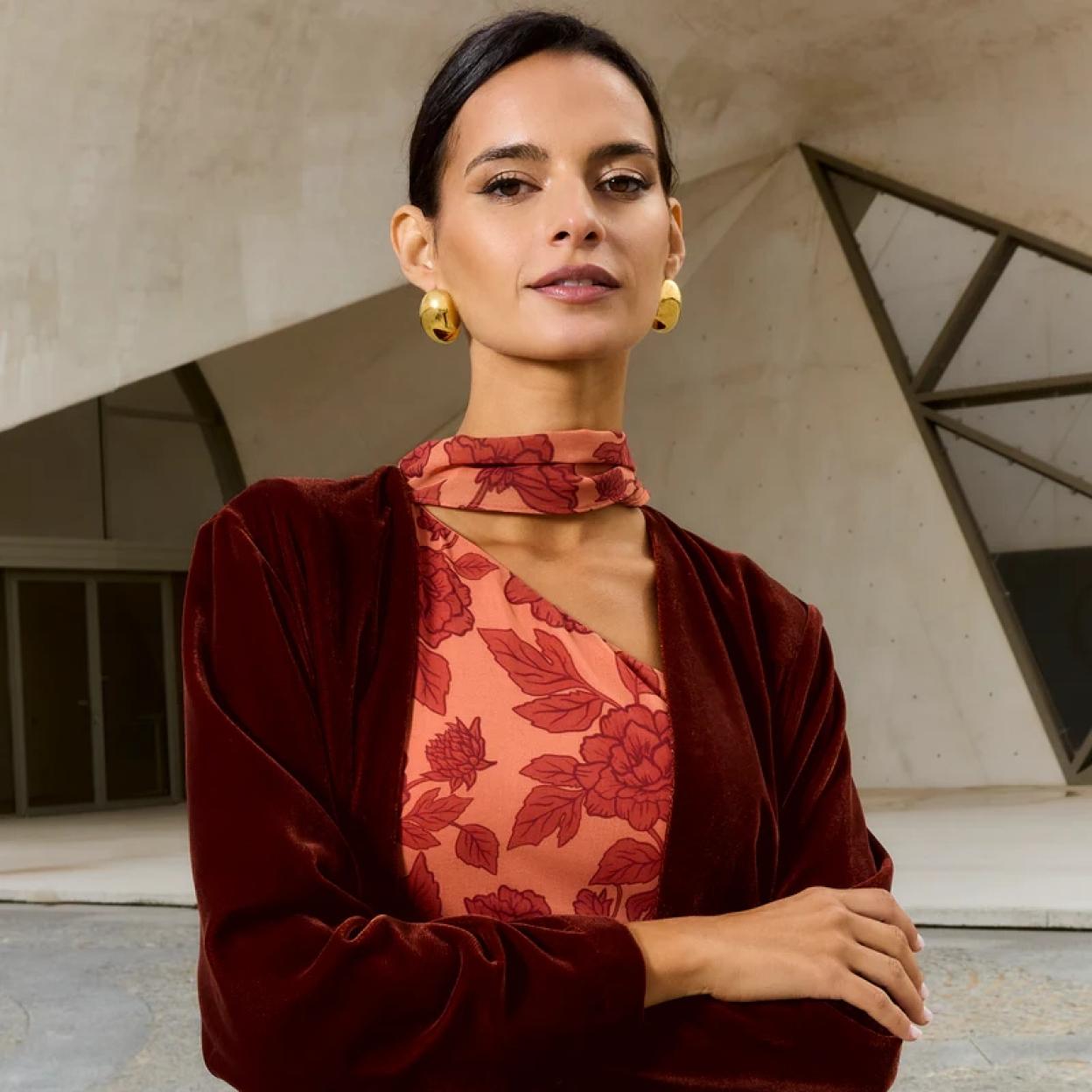 Capas, abrigos y ponchos para las invitadas de invierno