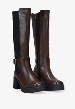 Imagen secundaria 2 - Falda mia2 de Mango (35,99€)/ Camisa entallada algodón (22,99€)/ Botas altas marrones con elástico y hebilla de Bosanova (52,95€)