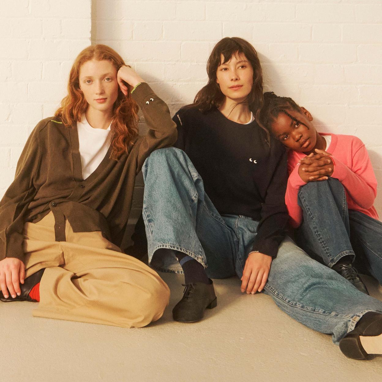 Prendas de punto de la colaboración de Uniqlo con Anya Hindmarch.