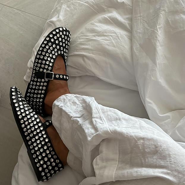 Los zapatos con tachuelas siguen siendo la tendencia must have según las expertas