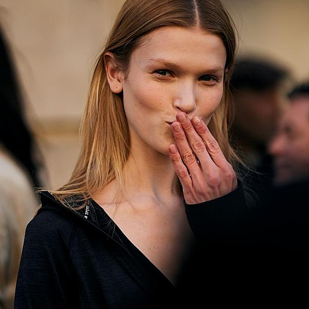 Cómo exfoliar labios paso a paso para evitar grietas y pellejitos