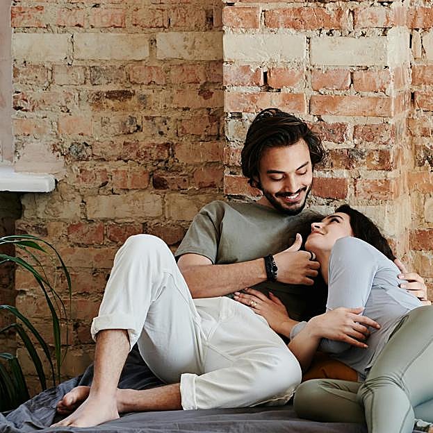 Ser víctima de benching puede dañar tu autoestima y seguridad en ti misma. 