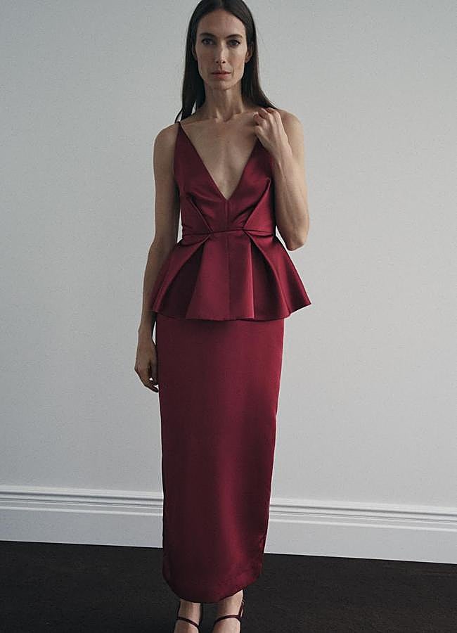 Imagen - Vestido en rojo con detalle de peplum de Zara.