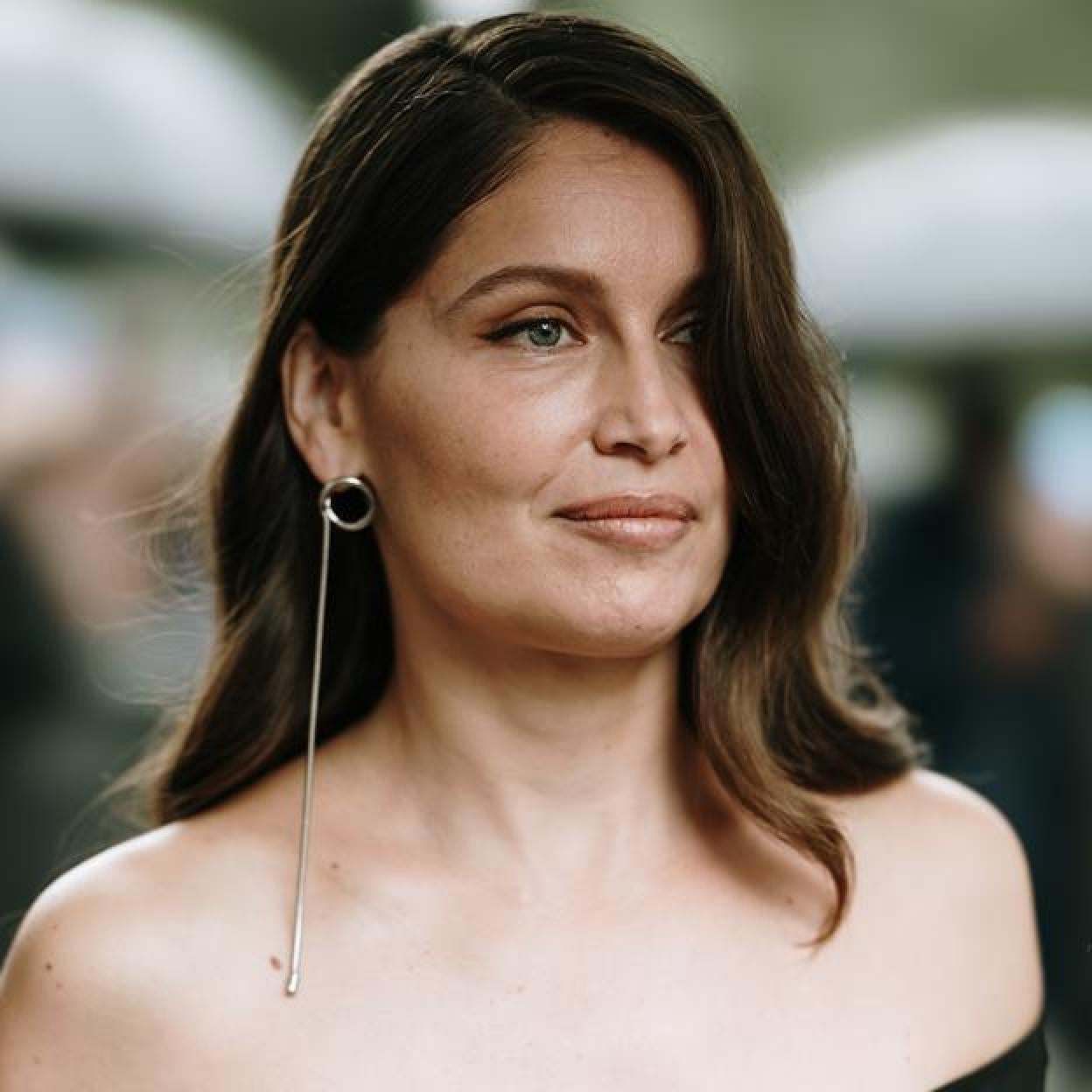 Mujer con ojos maquillados