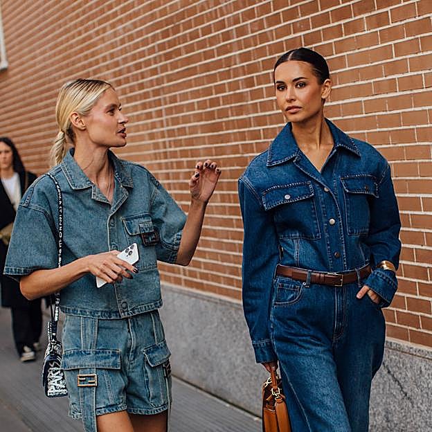 Seis total looks en denim para las que buscan ir con el tejido comodín al trabajo