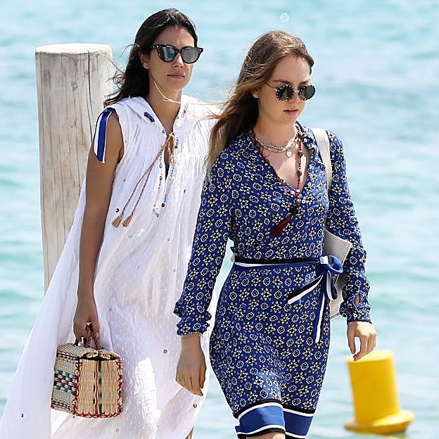 Sassa de Osma y Alexandra de Hannover, en Saint-Tropez. 