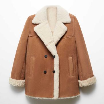 Imagen secundaria 1 - Jersey punto cuello alto (23,99€)/ Abrigo doble faz piel (516,99€)/ Jeans rectos tiro medio confort (17,99€)