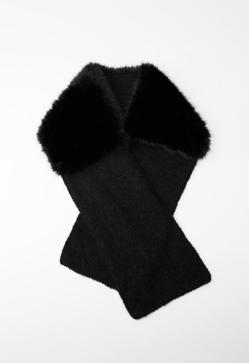 Imagen secundaria 2 - Chal flecos con lana (25,95€)/ Bufanda efecto pelo estampado animal (25,95€)/ Estola punto combinado efecto pelo (25,95€)