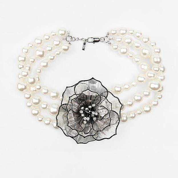 Imagen principal - Collar perlas flor brillos (22,95€)/ Pack pulseras perlas (15,95€)/ Collar multiperlas (25,95€)