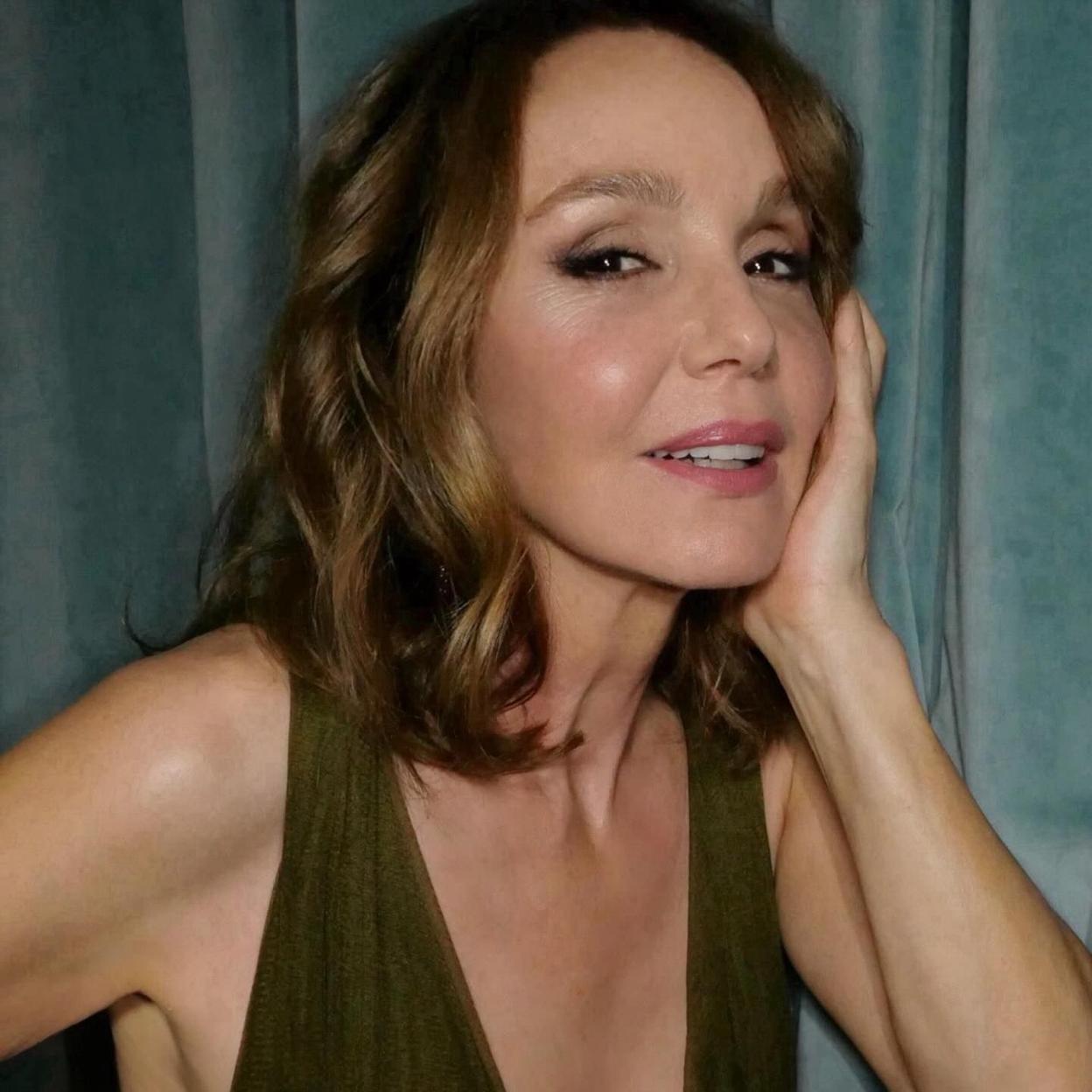 Philippine Leroy-Beaulieu con piel madura juvenil