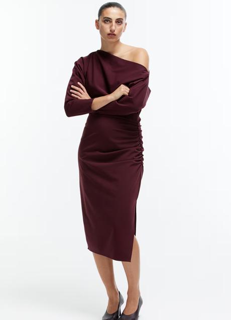 Imagen - Vestido burdeos de H&M (35,99 euros)