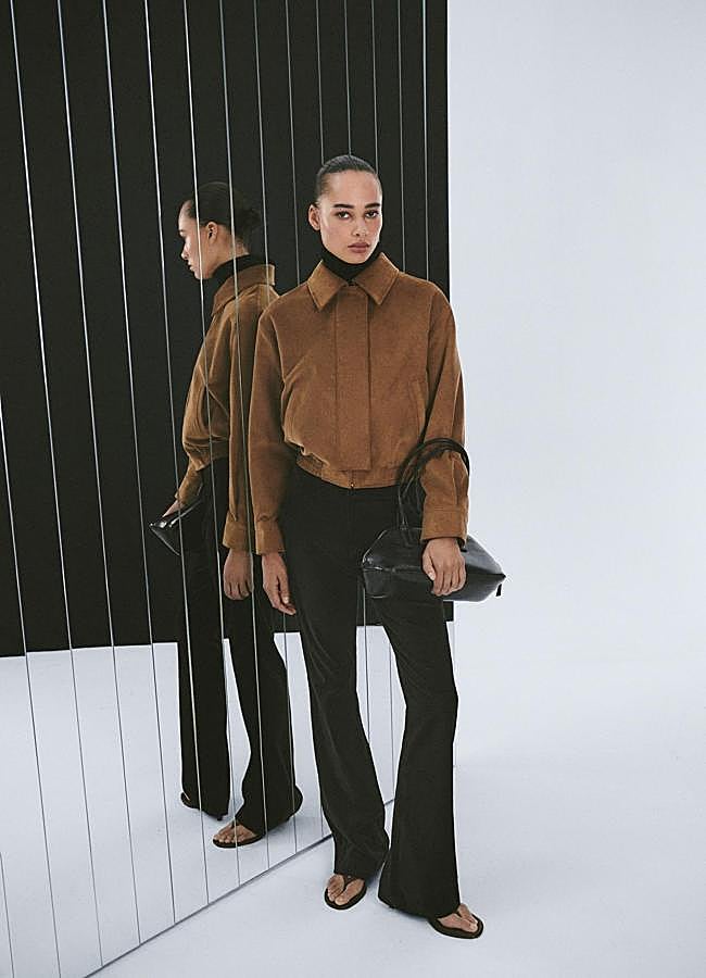 Imagen - Un look de Massimo Dutti con chaqueta de ante y pantalones largos. Foto: Massimo Dutti.
