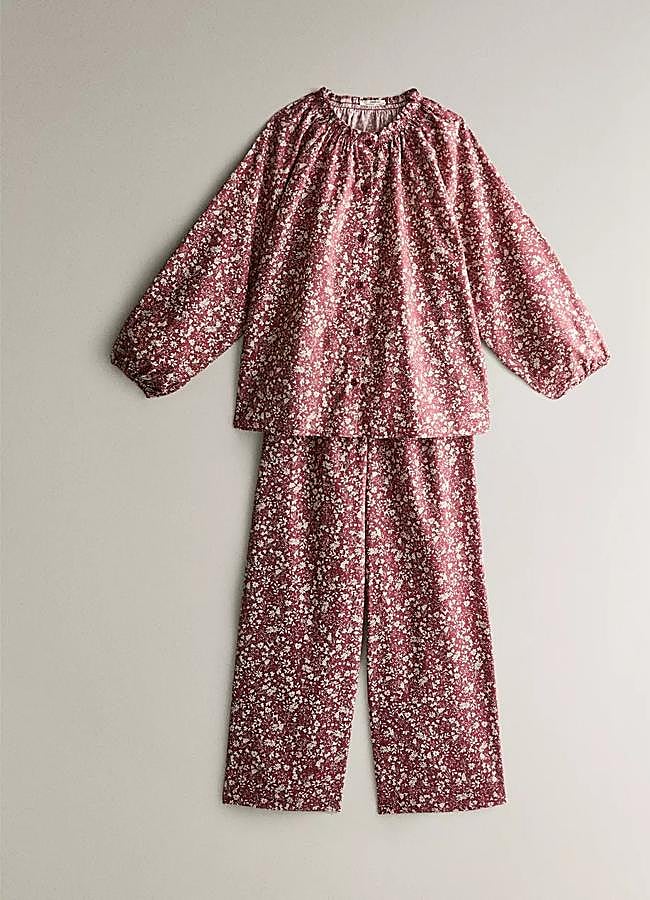 Imagen - Pijama con estampado de flores de Zara Home.