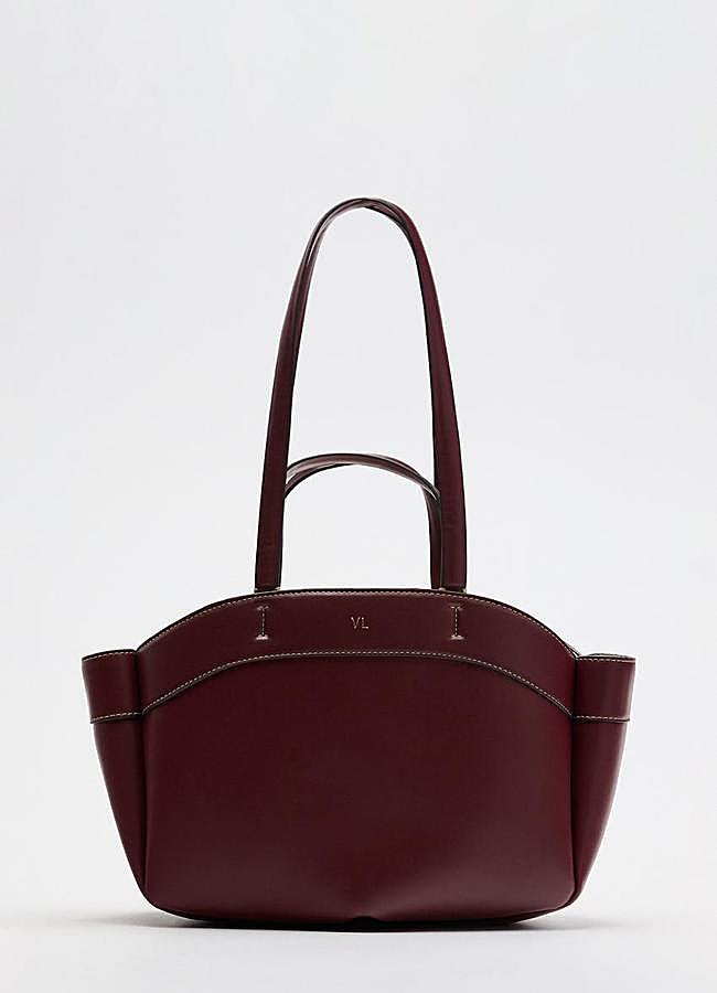 Imagen - Bolso shopper en burdeos de Zara (29,95 euros).