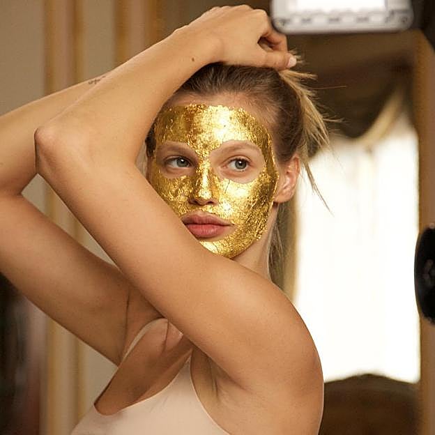 Beneficios del oro en la piel: productos y tratamientos que rejuvenecen la piel