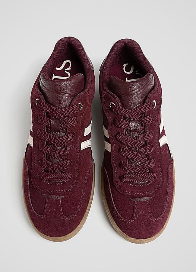 Imagen - Zapatillas deportivas en burdeos de Stradivarius.