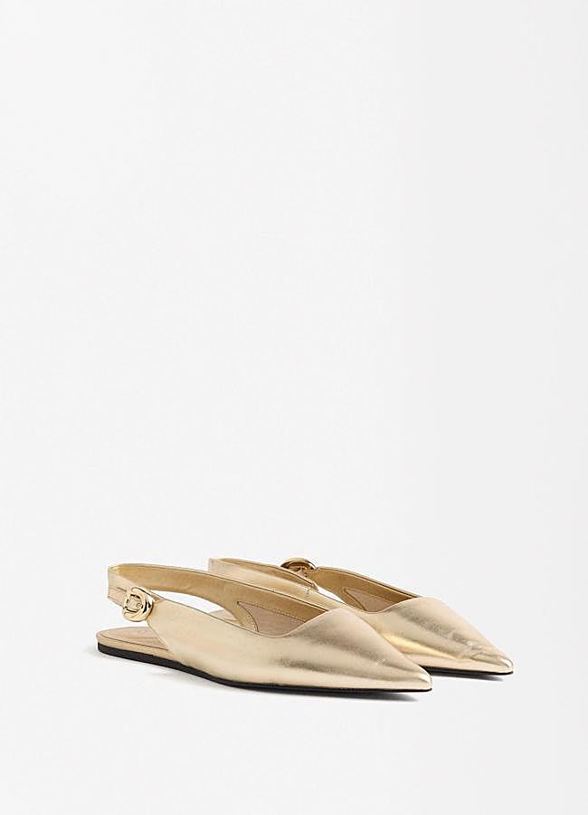 Imagen - Zapato destalonado en dorado de Parfois.