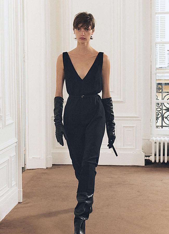 Imagen - Vestido negro midi con escote