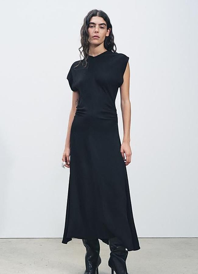 Imagen - Vestido negro midi fluido