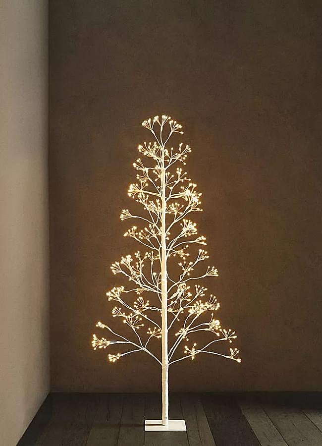 Imagen - Los árboles de Navidad minimalistas de Zara Home (este cuesta 139 euros).