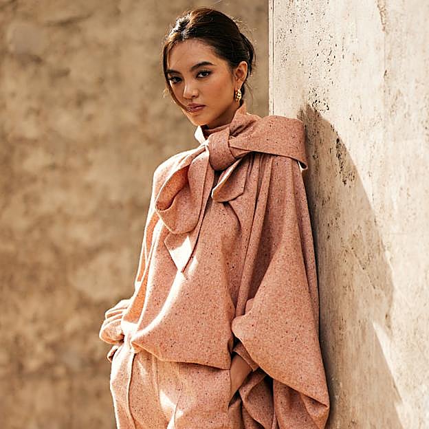 Esta es la blusa con lazo que las mejor vestidas van a llevar en sus looks de fiesta y para ir a la oficina