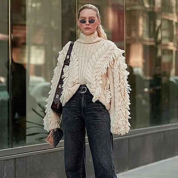 Los jerséis de flecos se han convertido en la prenda viral que arrasa en ventas en el low cost