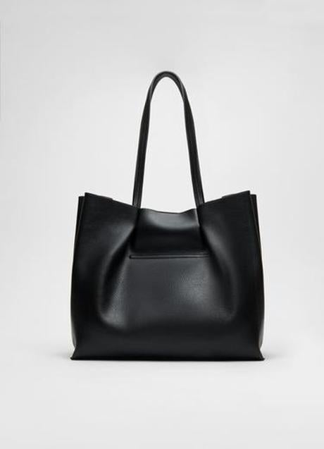 Imagen - Bolso negro de Stradivarius (35,99 euros)
