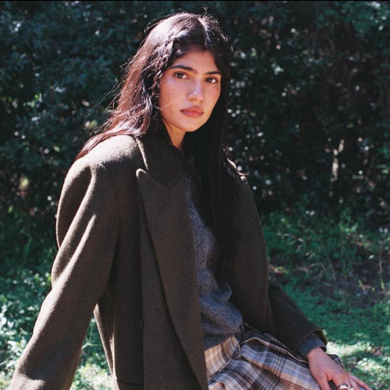 Abrigos de invierno, vestidos con detalles especiales y muchas novedades que tienes que incorporar a tu lista de deseos.