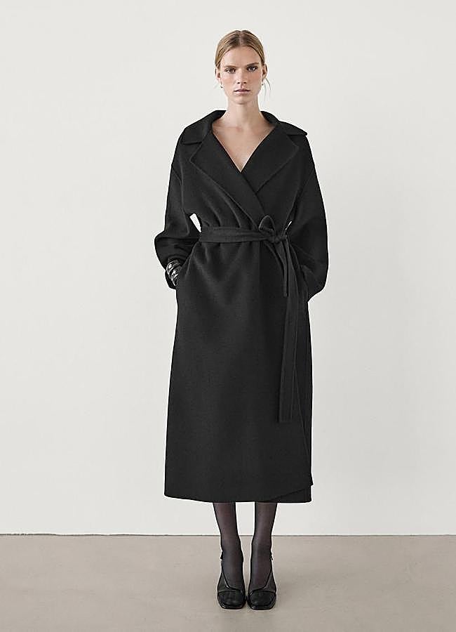 Imagen - Abrigo negro con cinturón