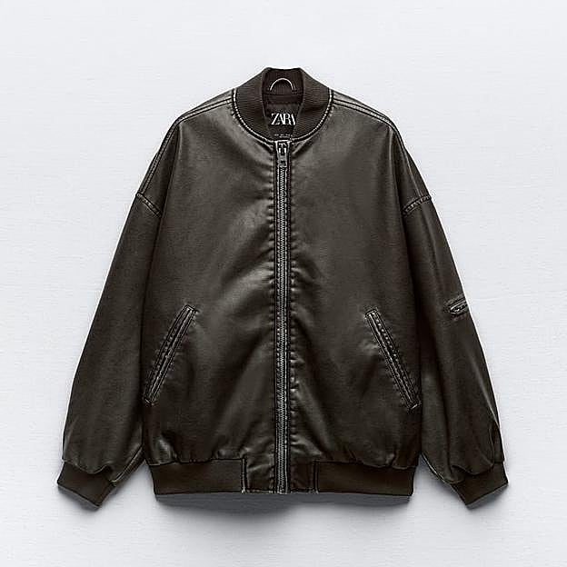 Chaqueta bomber efecto piel desgastada (49,95€)