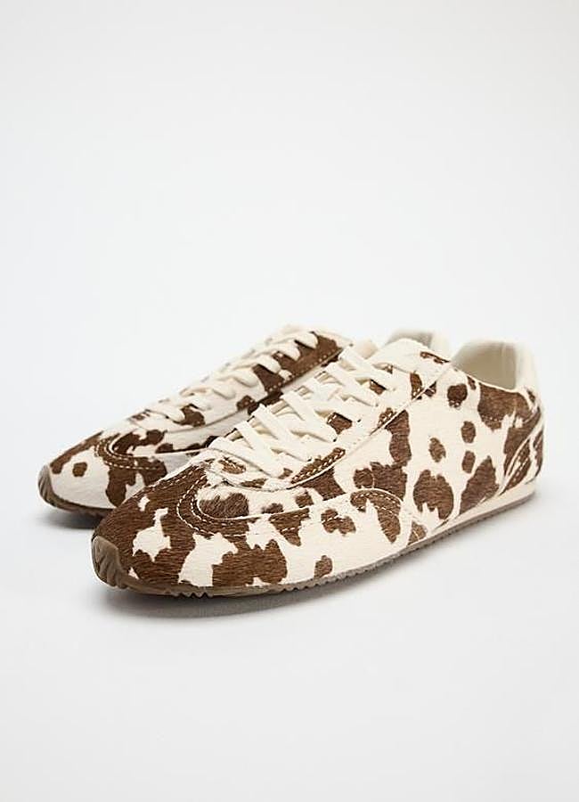Imagen - Zapatillas de piel con estampado de vaca