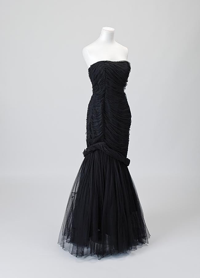 Imagen - Cristóbal Balenciaga, Traje de noche, ca. 1948. Fundació Antoni de Montpalau, donación Oleguer Armengol. (Foto: Jordi Puig) 