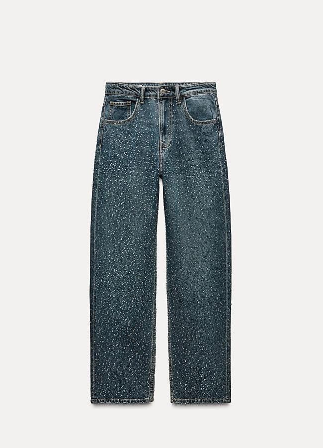 Imagen - Vaqueros claros con detalle de strass de Zara.